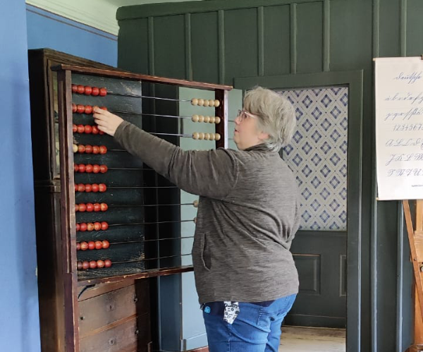 Birgit Lorz im Museumsdorf.